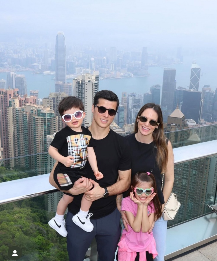特謝拉帶家人赴中國香港過周末，陳晉一留言：這是個好地方