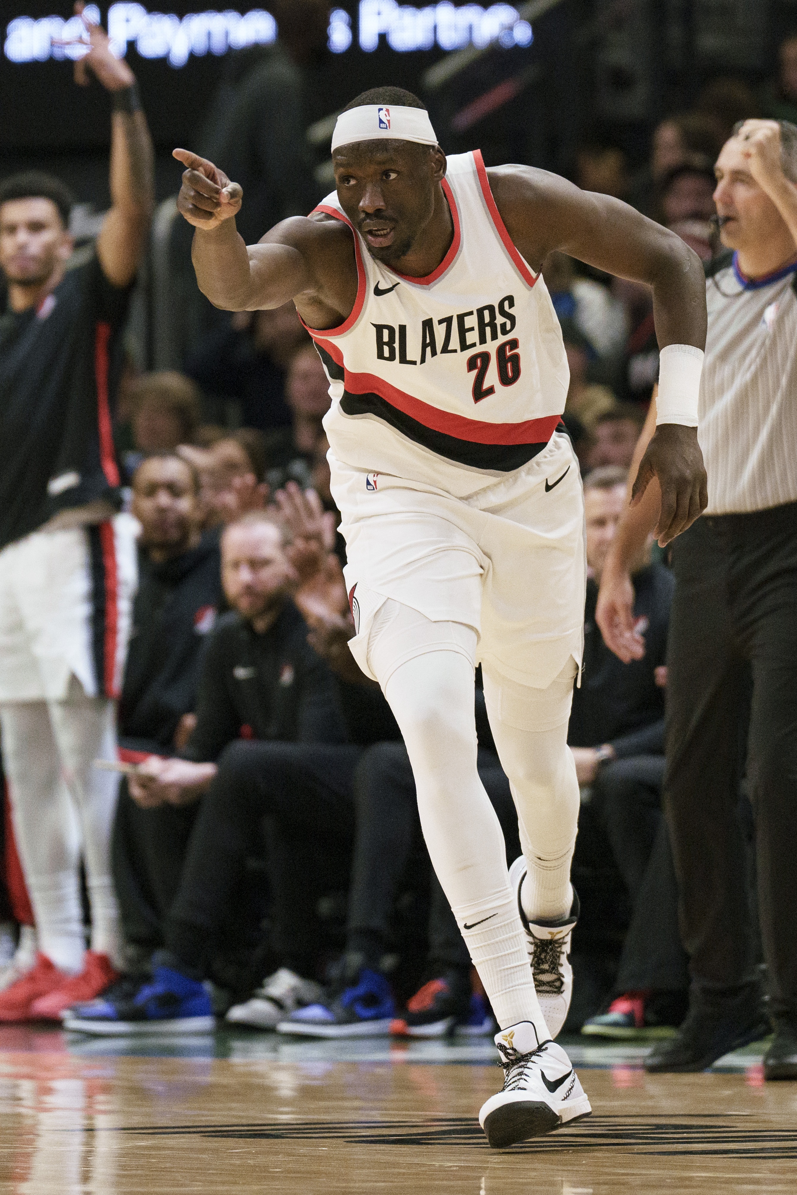 CBA名宿！里斯上半場三分4中3 11分鐘砍下11分5籃板