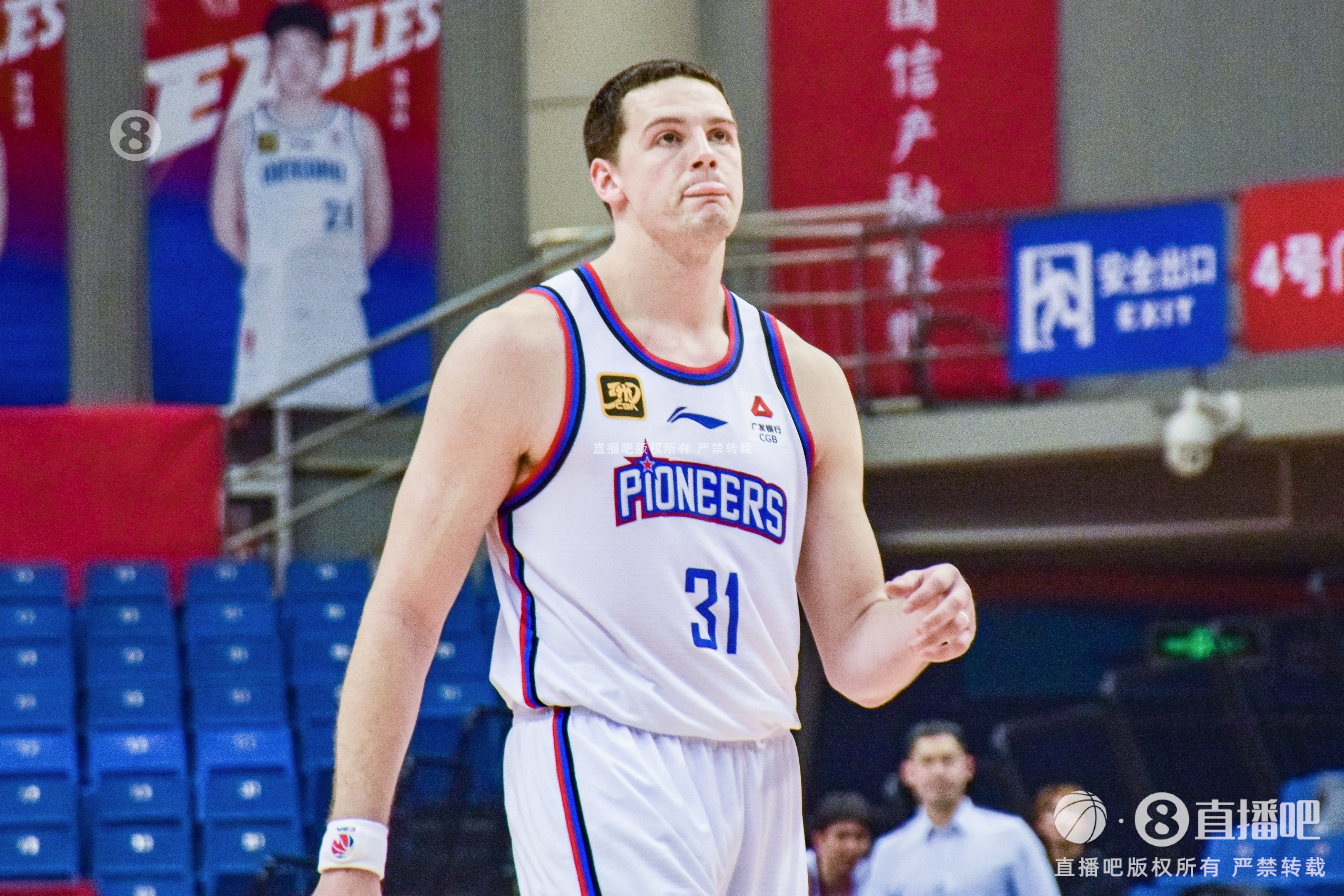 外線開火！大衛-詹姆斯半場12中8砍23分5板 三分8中6
